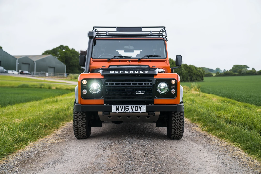 2016 Land Rover Defender 110 - Image 11 of 31