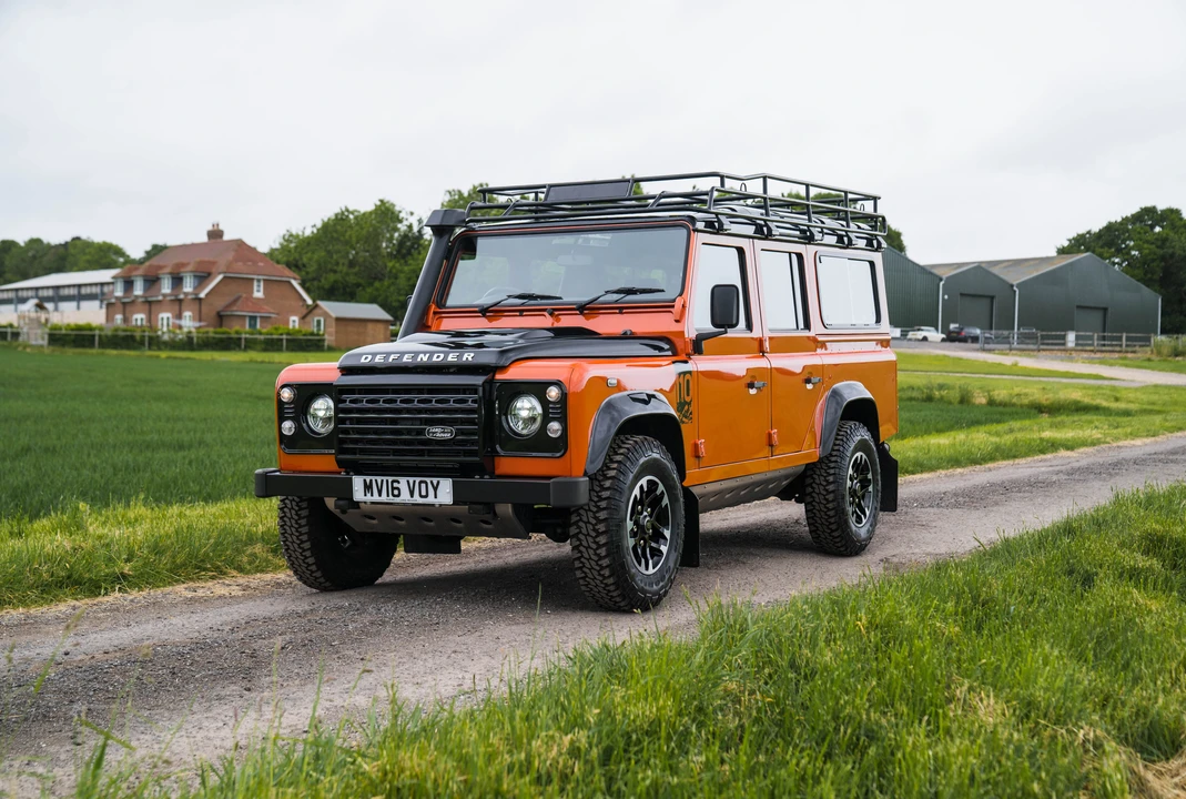2016 Land Rover Defender 110 - Image 4 of 31