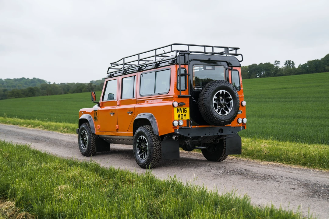 2016 Land Rover Defender 110 - Image 14 of 31