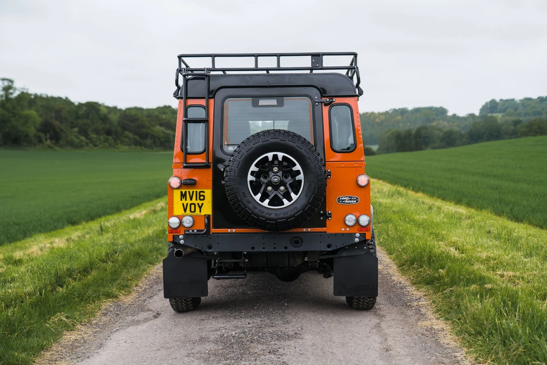 2016 Land Rover Defender 110 - Image 7 of 31