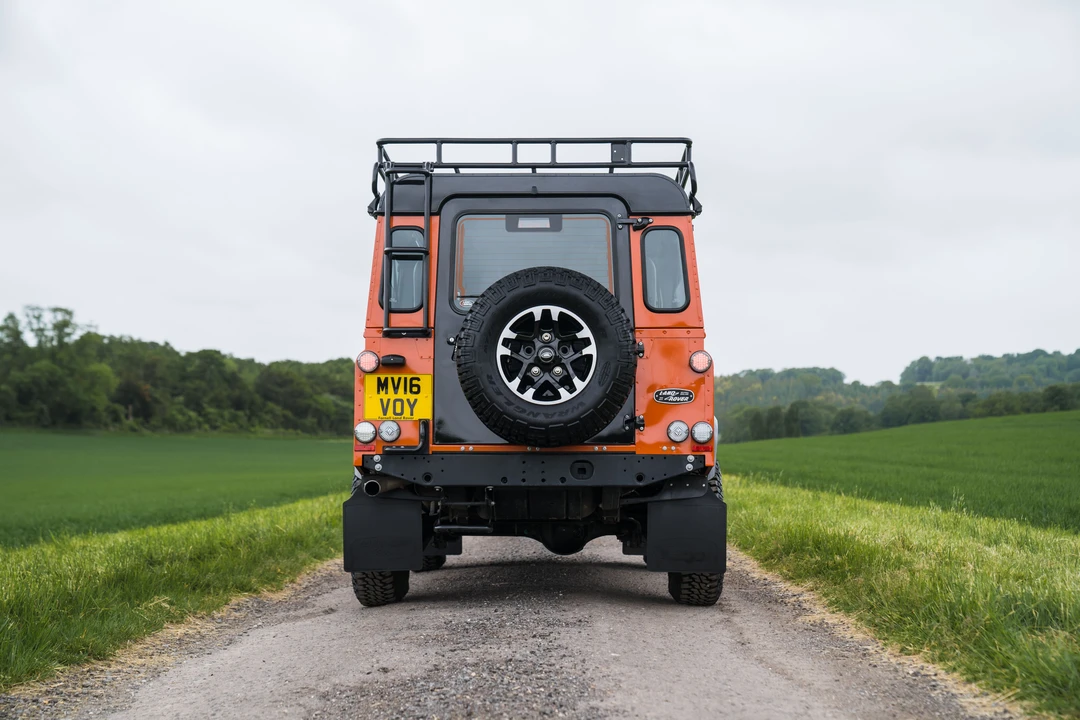 2016 Land Rover Defender 110 - Image 15 of 31