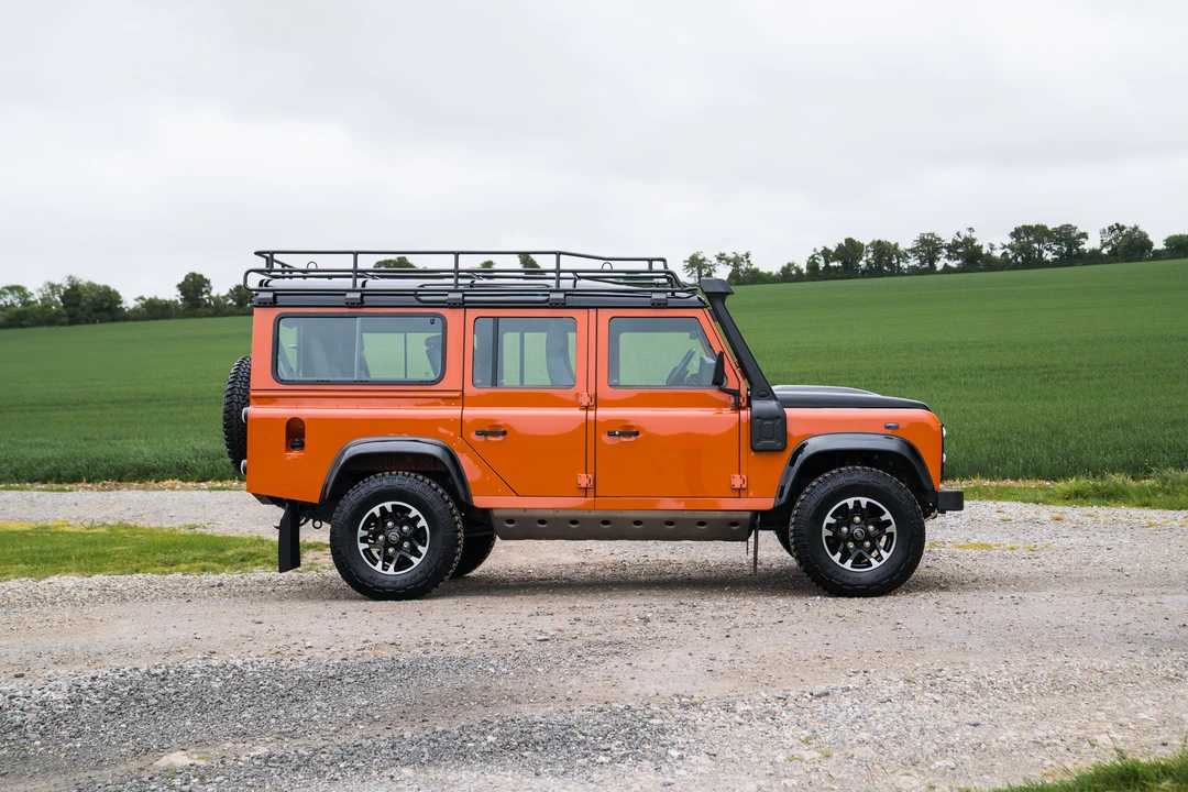 2016 Land Rover Defender 110 - Image 17 of 31