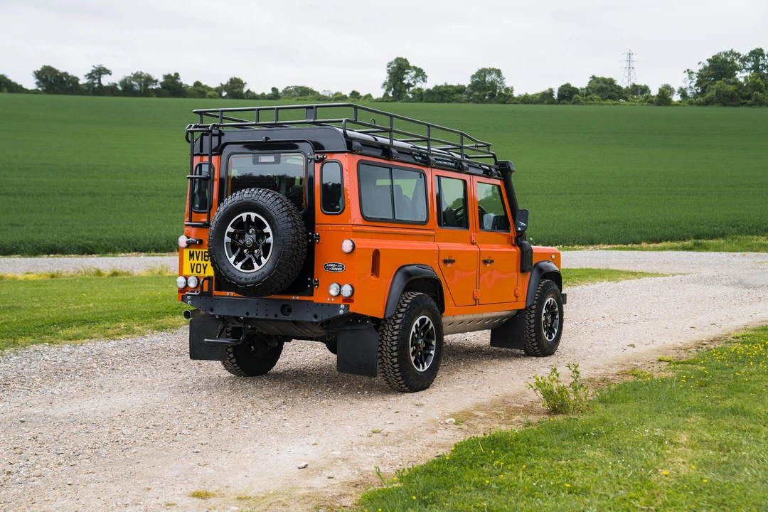 2016 Land Rover Defender 110 - Image 16 of 31
