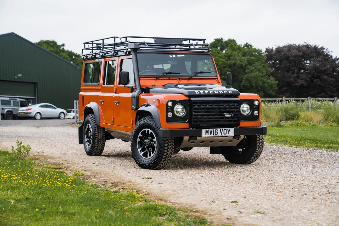 2016 Land Rover Defender 110 - Image 10 of 31