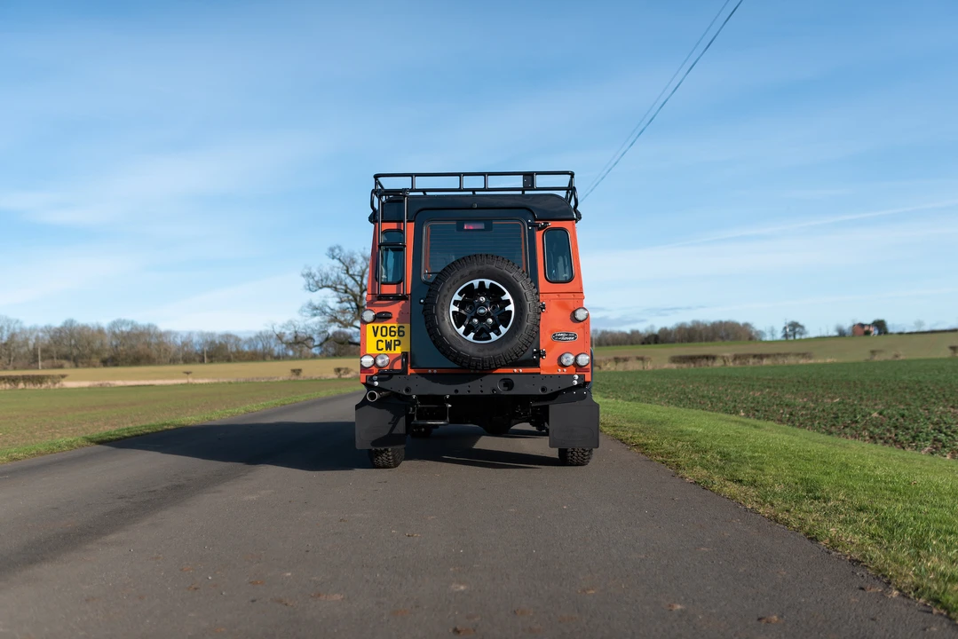 2016 Land Rover Defender 110 - Image 15 of 31