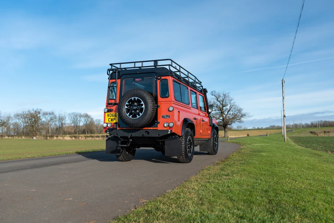2016 Land Rover Defender 110 - Image 14 of 31