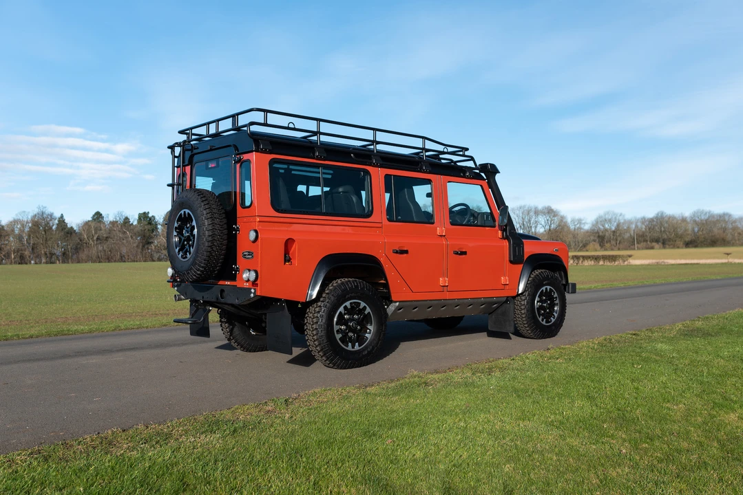 2016 Land Rover Defender 110 - Image 13 of 31
