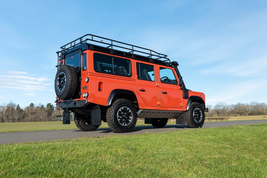 2016 Land Rover Defender 110 - Image 6 of 31