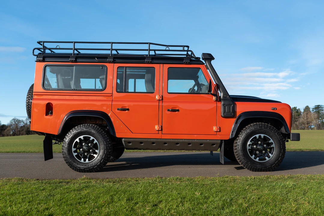 2016 Land Rover Defender 110 - Image 5 of 31