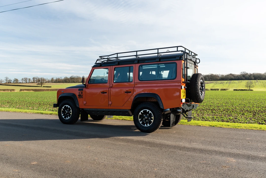 2016 Land Rover Defender 110 - Image 9 of 31