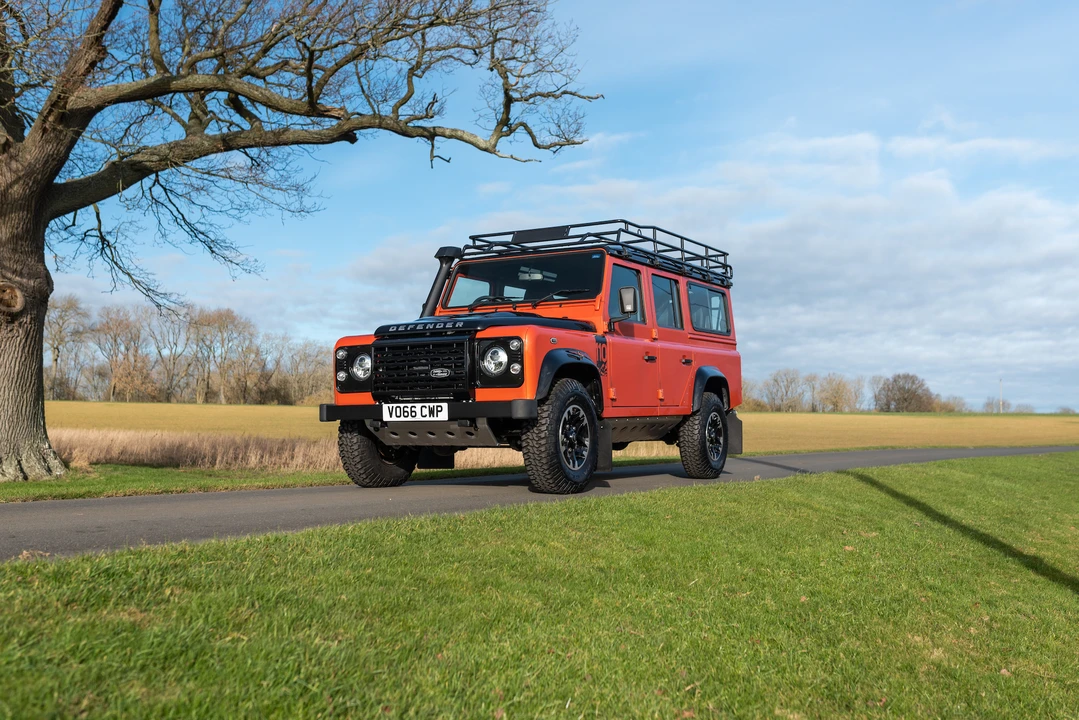 2016 Land Rover Defender 110 - Image 10 of 31