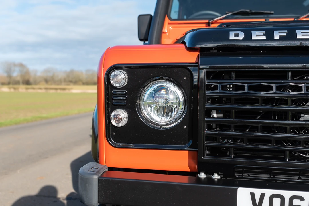 2016 Land Rover Defender 110 - Image 19 of 31