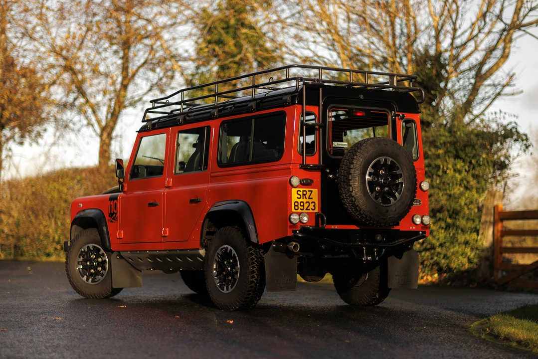 2016 Land Rover Defender 110 - Image 8 of 31