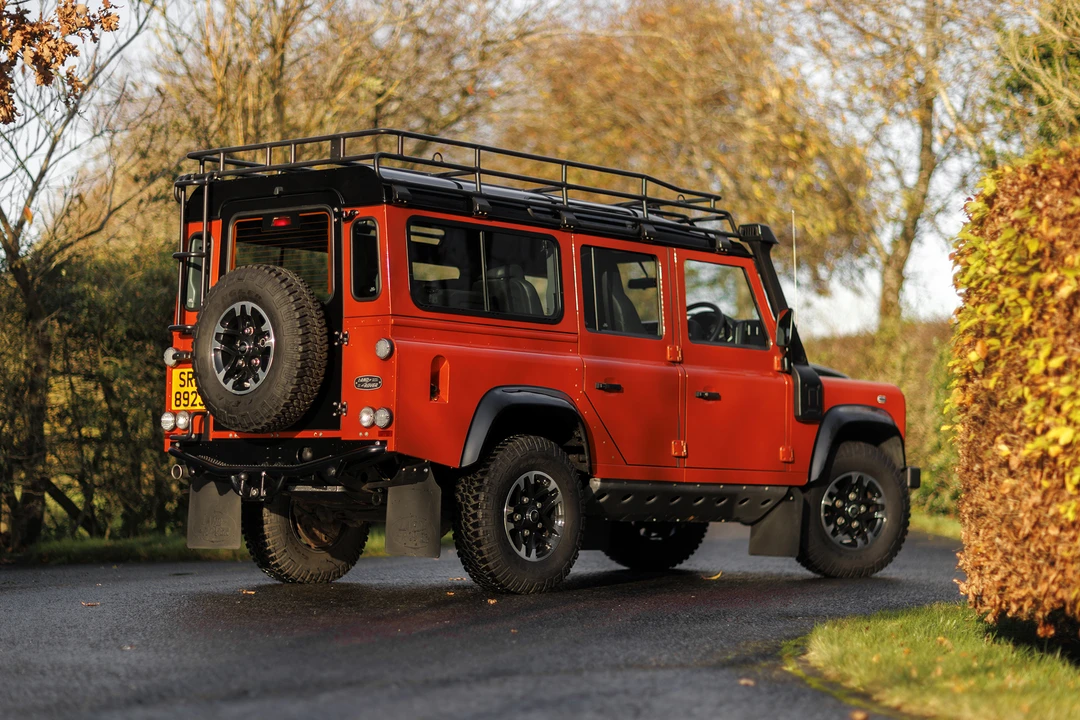 2016 Land Rover Defender 110 - Image 14 of 31
