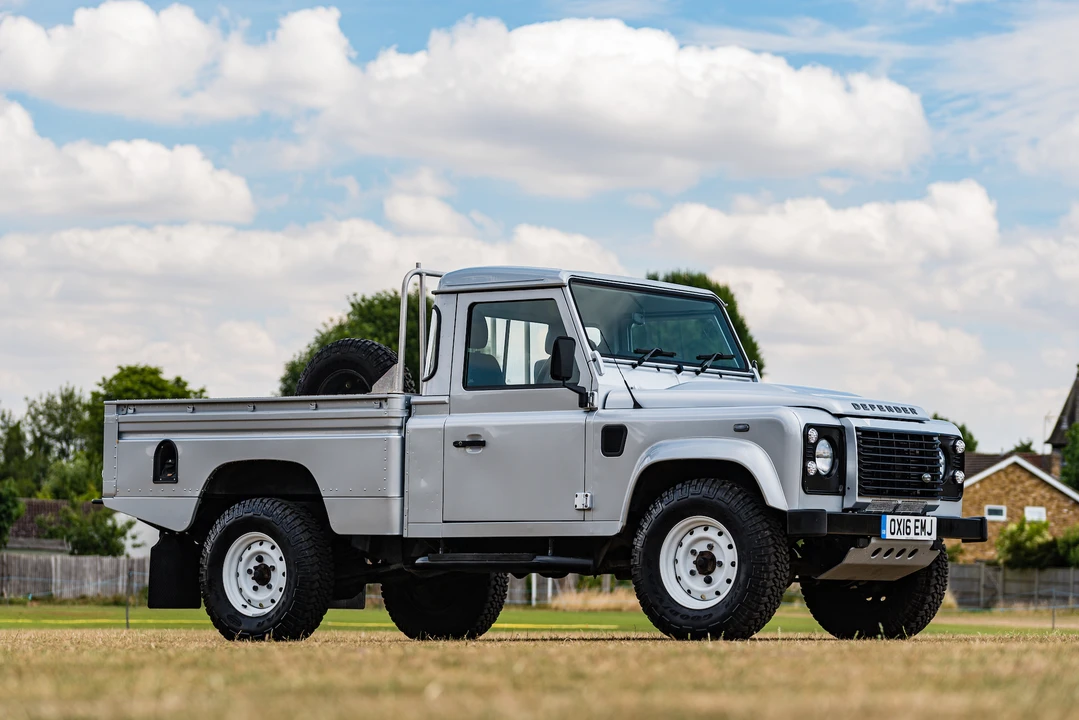 2016 Land Rover Defender 110 - Image 12 of 31