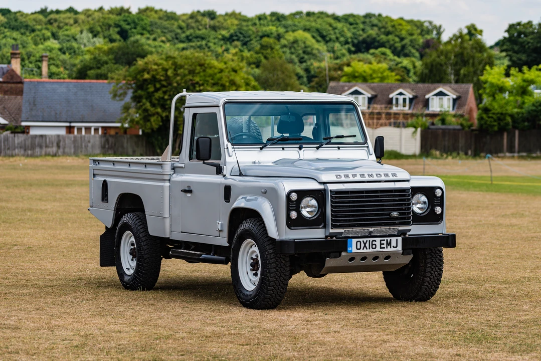2016 Land Rover Defender 110 - Image 13 of 31