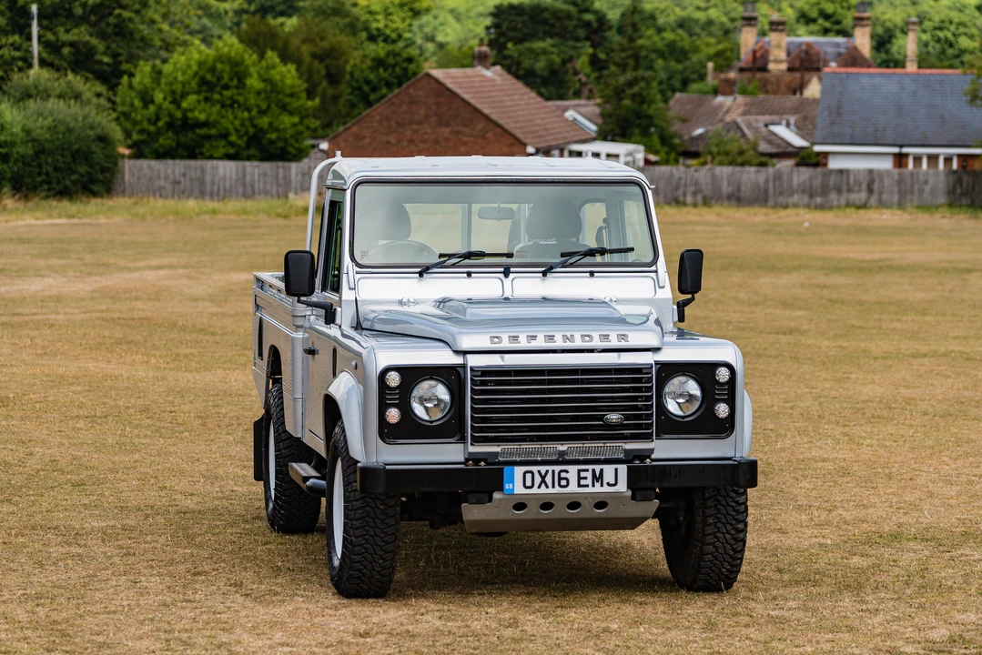 2016 Land Rover Defender 110 - Image 16 of 31
