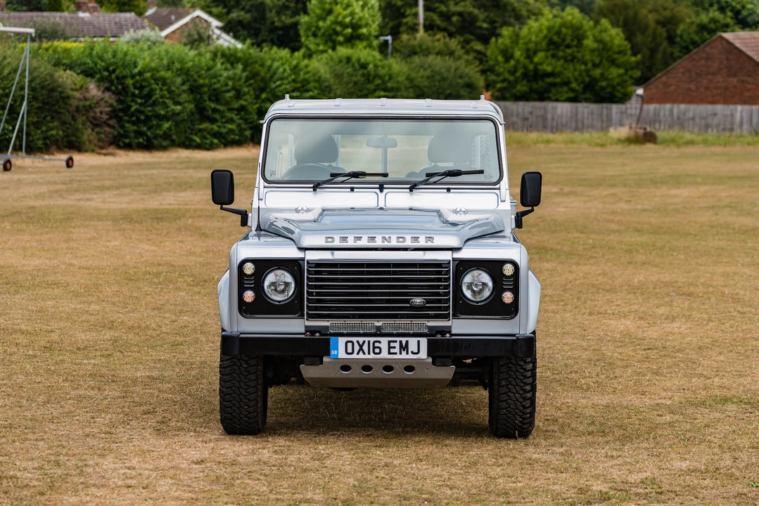 2016 Land Rover Defender 110 - Image 3 of 31