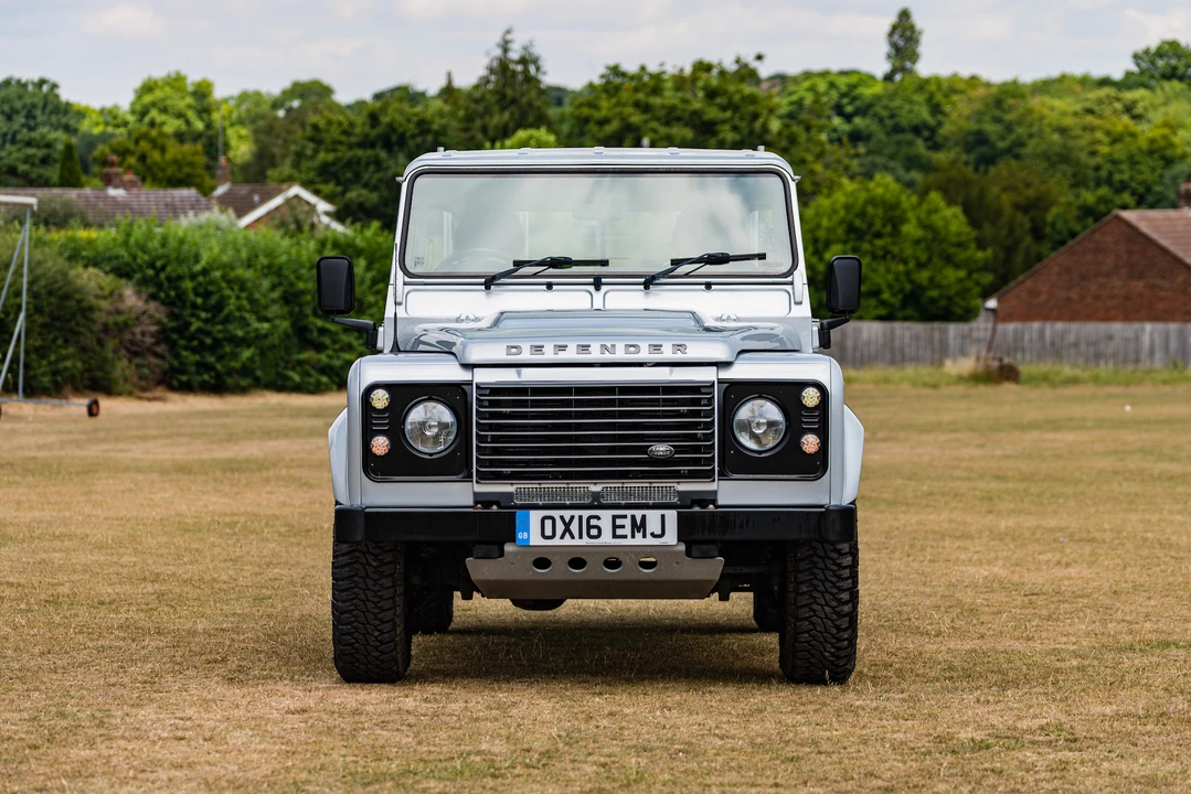 2016 Land Rover Defender 110 - Image 17 of 31