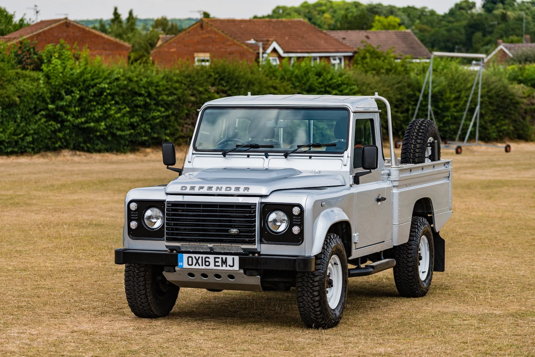 2016 Land Rover Defender 110 - Image 19 of 31