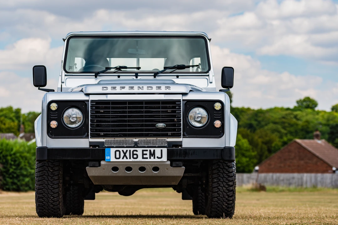 2016 Land Rover Defender 110 - Image 20 of 31