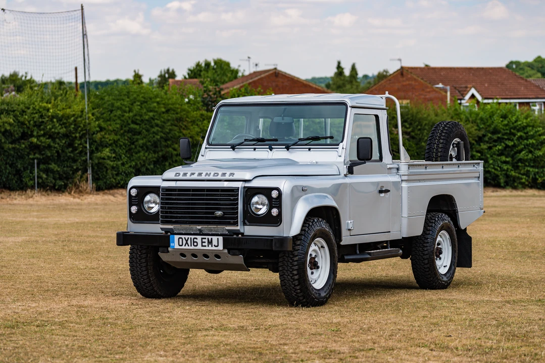 2016 Land Rover Defender 110 - Image 10 of 31