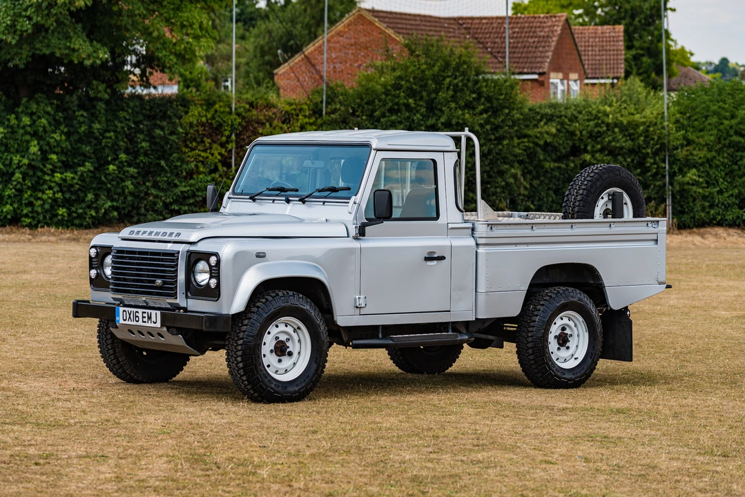 2016 Land Rover Defender 110 - Image 23 of 31