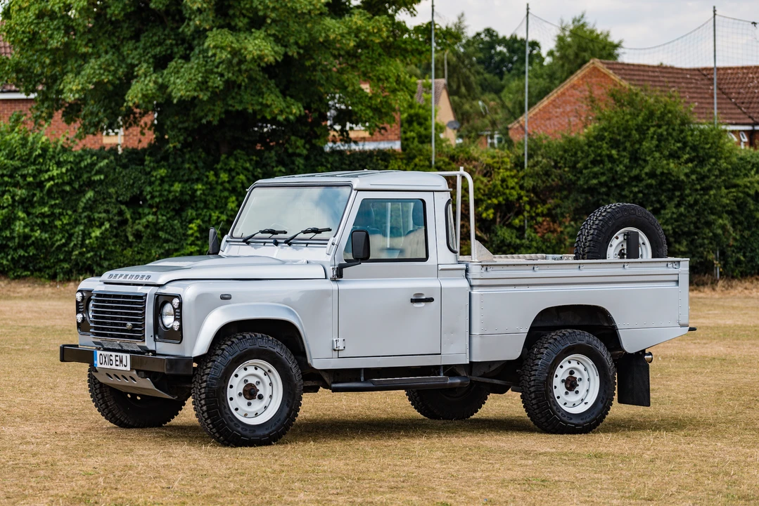2016 Land Rover Defender 110 - Image 24 of 31