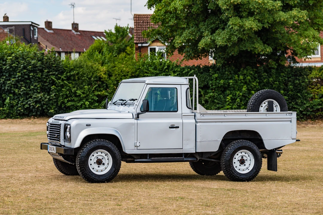 2016 Land Rover Defender 110 - Image 25 of 31