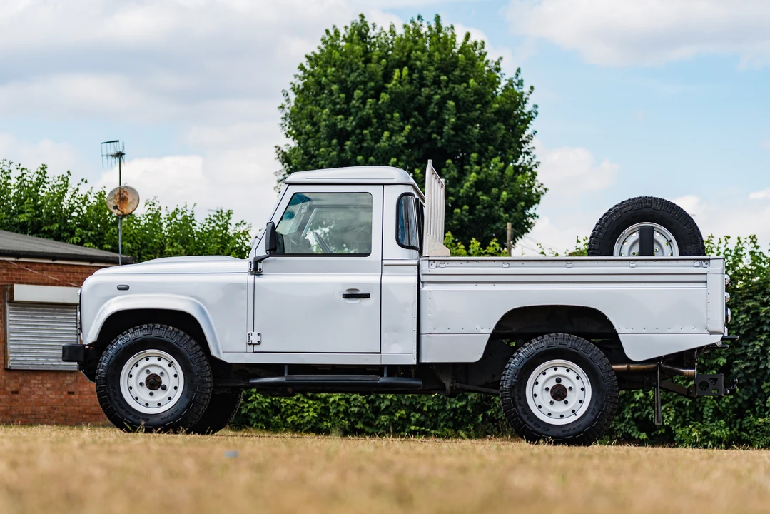 2016 Land Rover Defender 110 - Image 28 of 31
