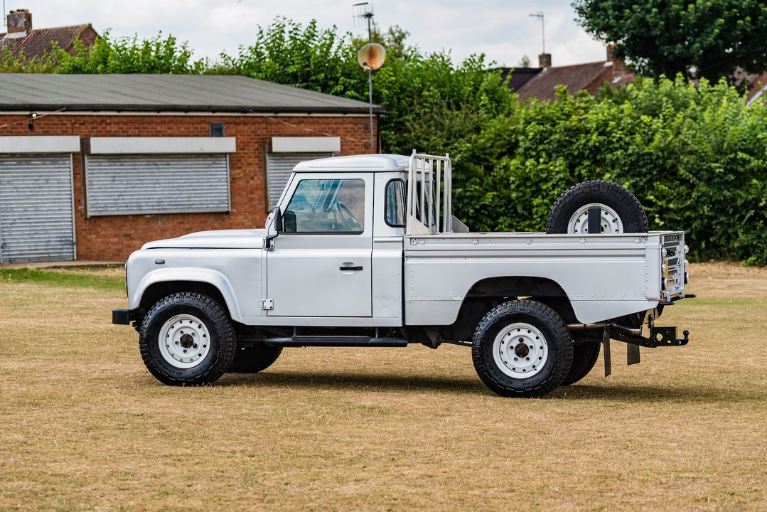 2016 Land Rover Defender 110 - Image 30 of 31