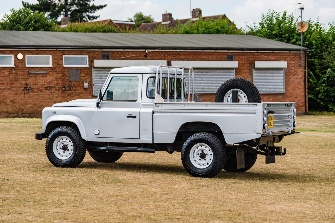 2016 Land Rover Defender 110 - Image 31 of 31