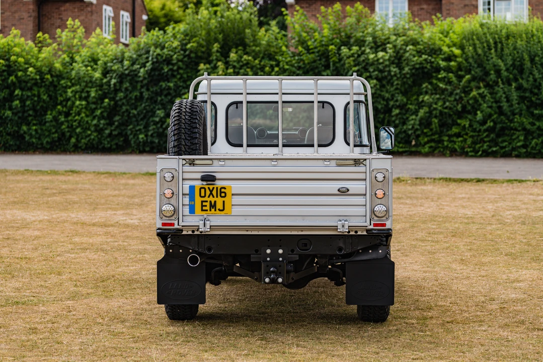 2016 Land Rover Defender 110 - Image 7 of 31