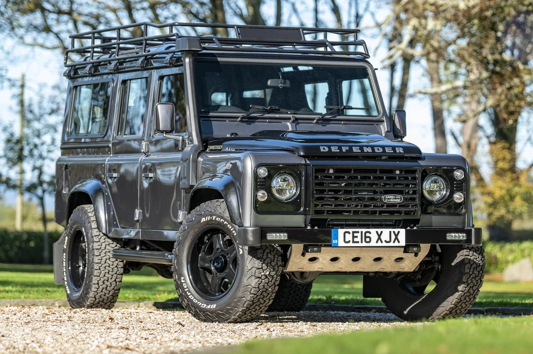 2016 Land Rover Defender 110 - Image 2 of 31