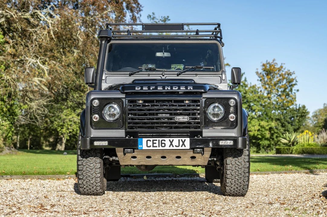 2016 Land Rover Defender 110 - Image 19 of 31