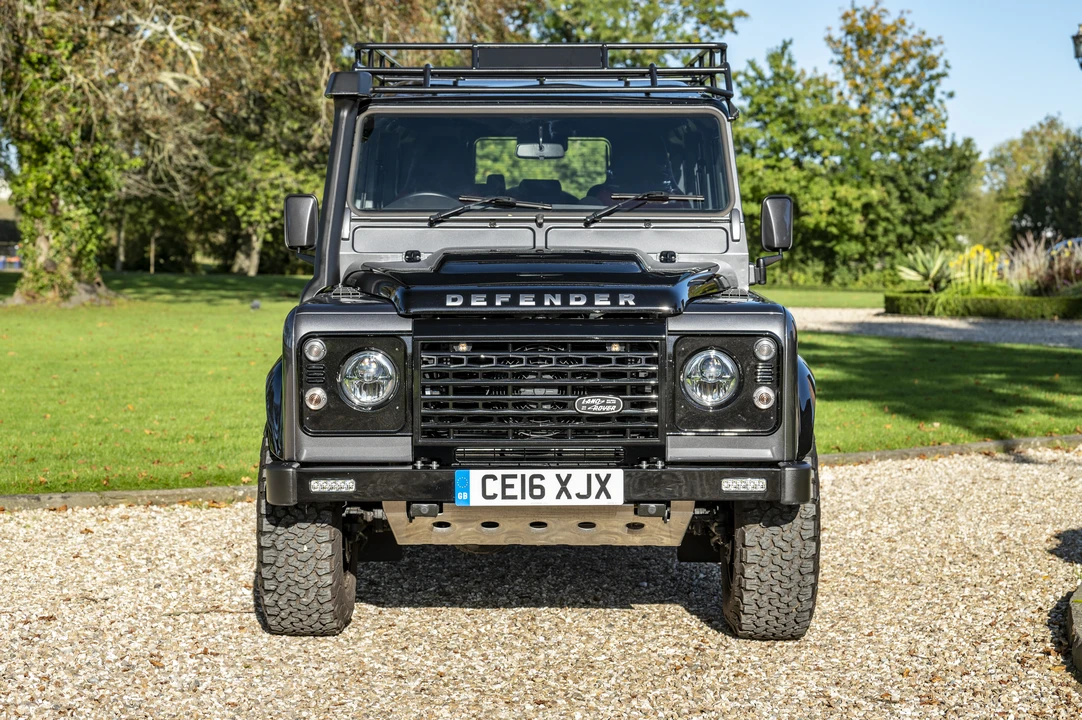 2016 Land Rover Defender 110 - Image 11 of 31