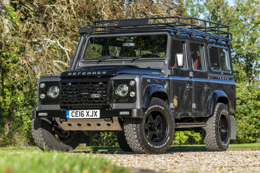 2016 Land Rover Defender 110 - Image 4 of 31