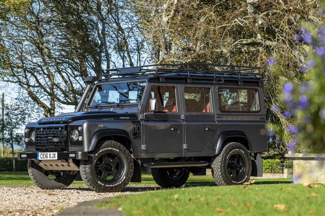 2016 Land Rover Defender 110 - Image 12 of 31