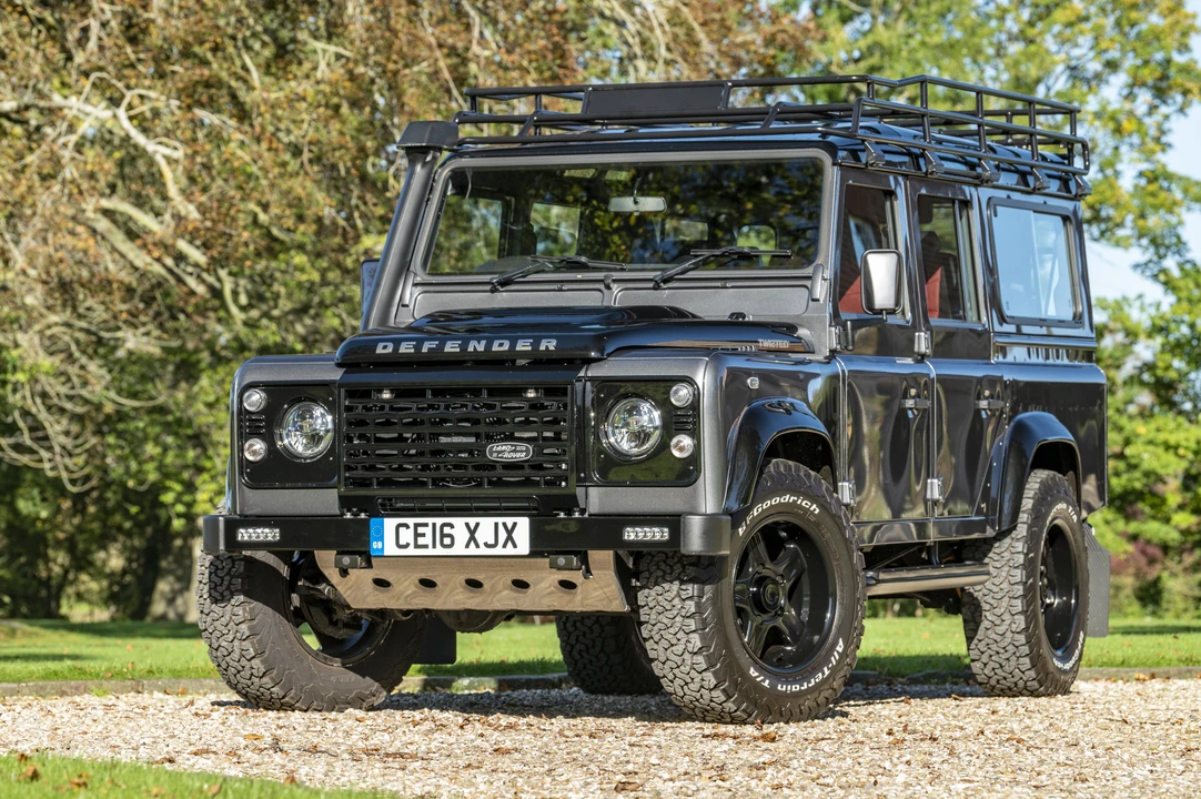 2016 Land Rover Defender 110 - Image 25 of 31