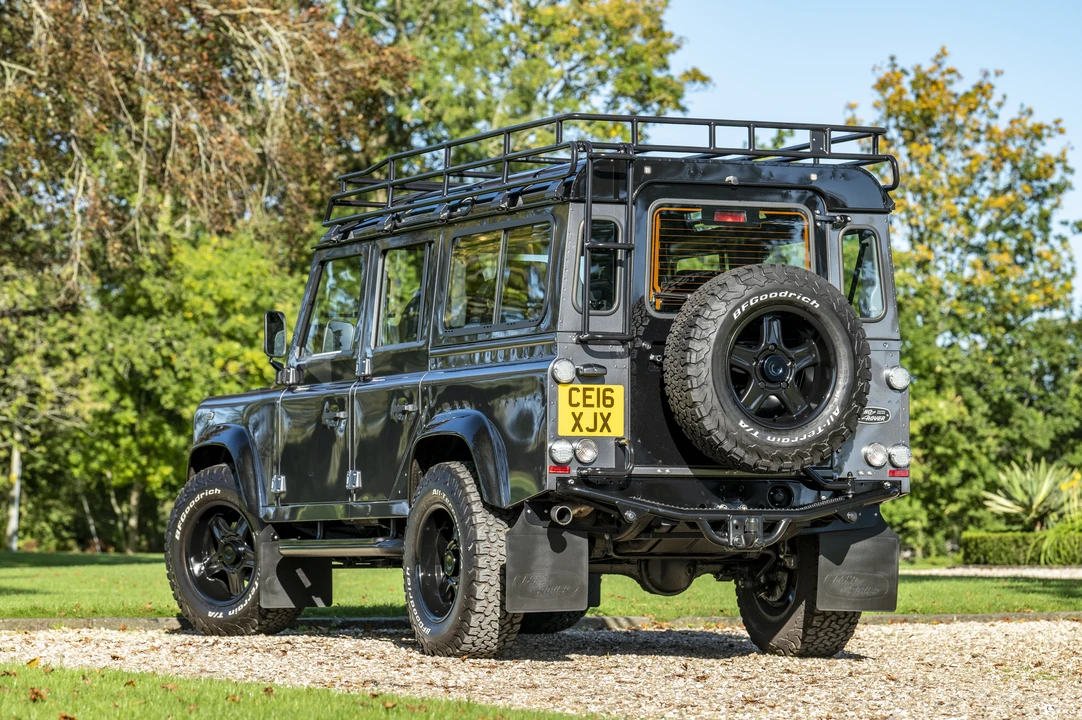 2016 Land Rover Defender 110 - Image 14 of 31