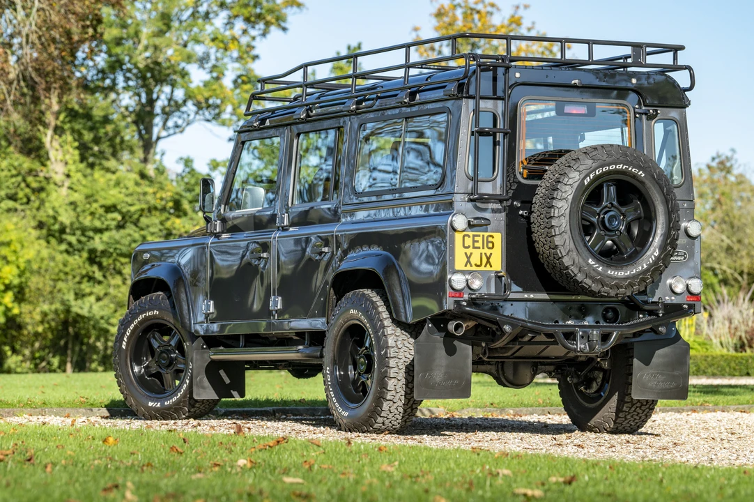 2016 Land Rover Defender 110 - Image 6 of 31
