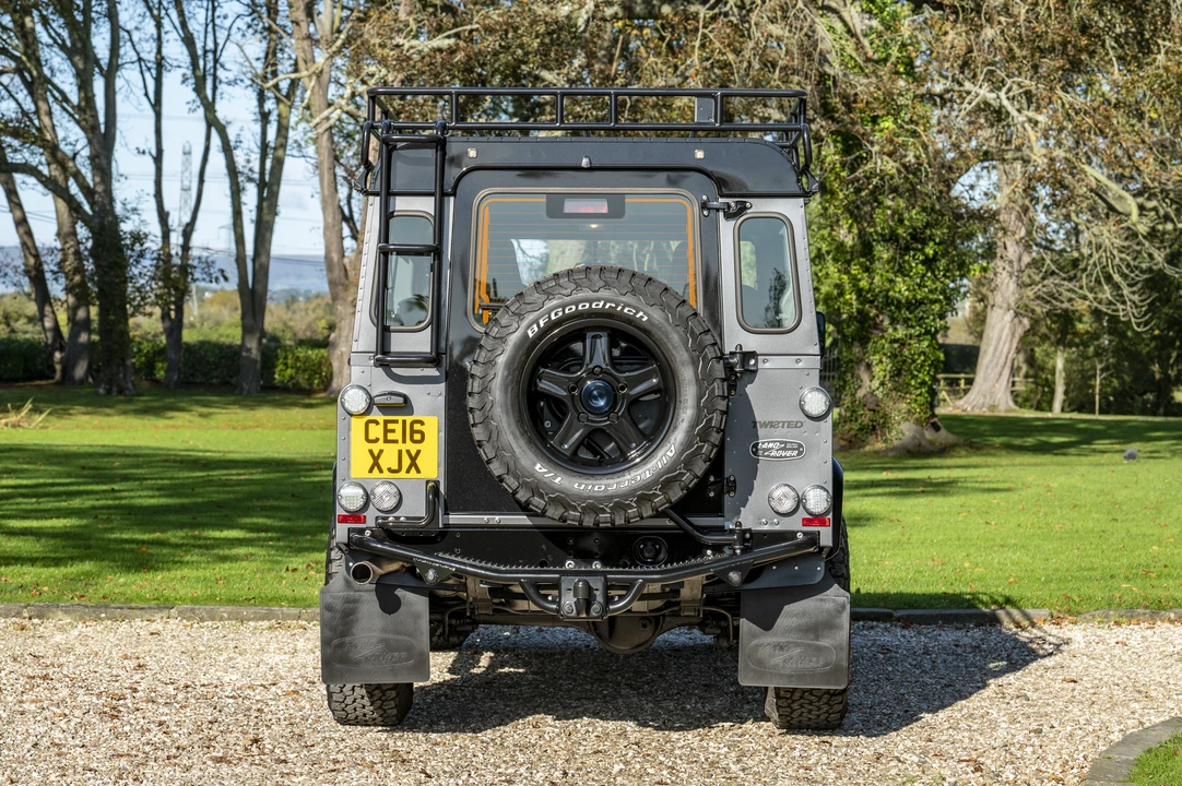 2016 Land Rover Defender 110 - Image 7 of 31