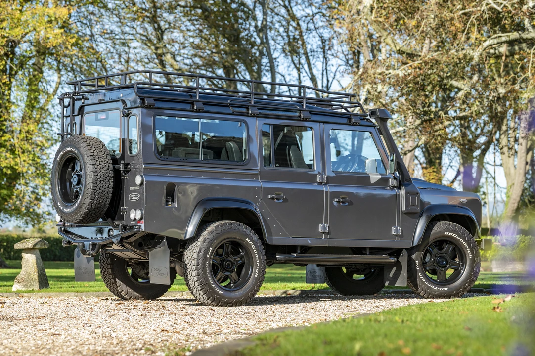 2016 Land Rover Defender 110 - Image 26 of 31
