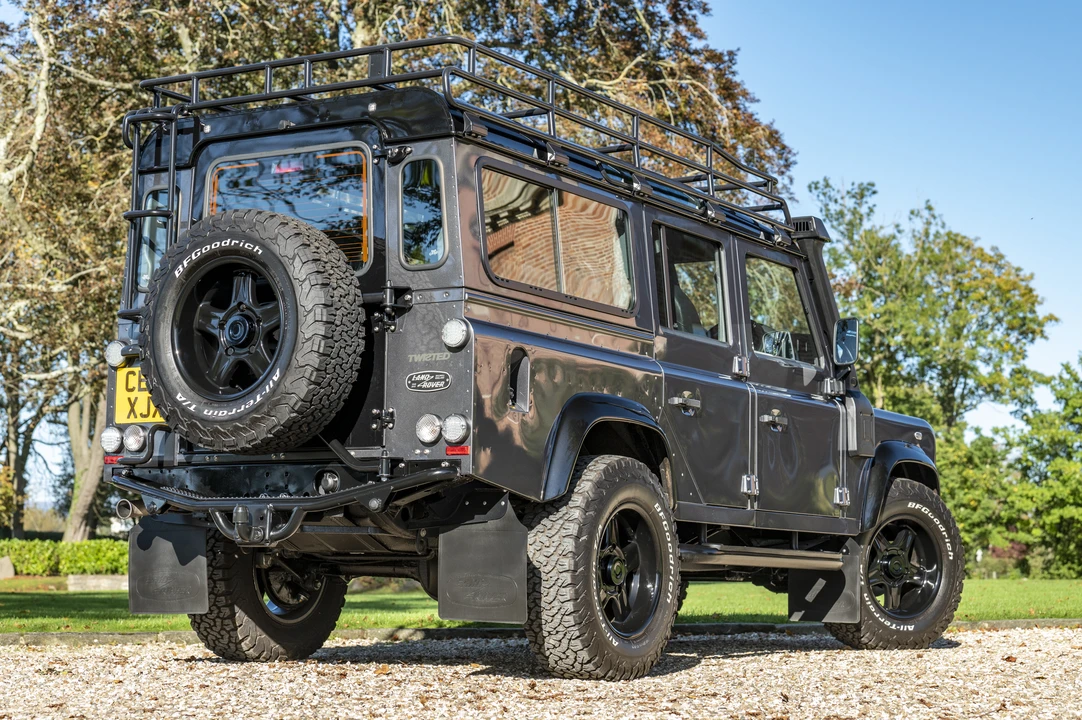 2016 Land Rover Defender 110 - Image 16 of 31