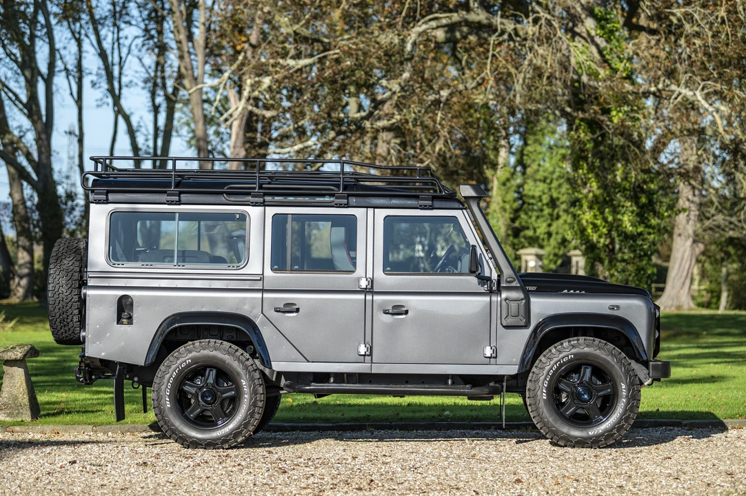 2016 Land Rover Defender 110 - Image 17 of 31