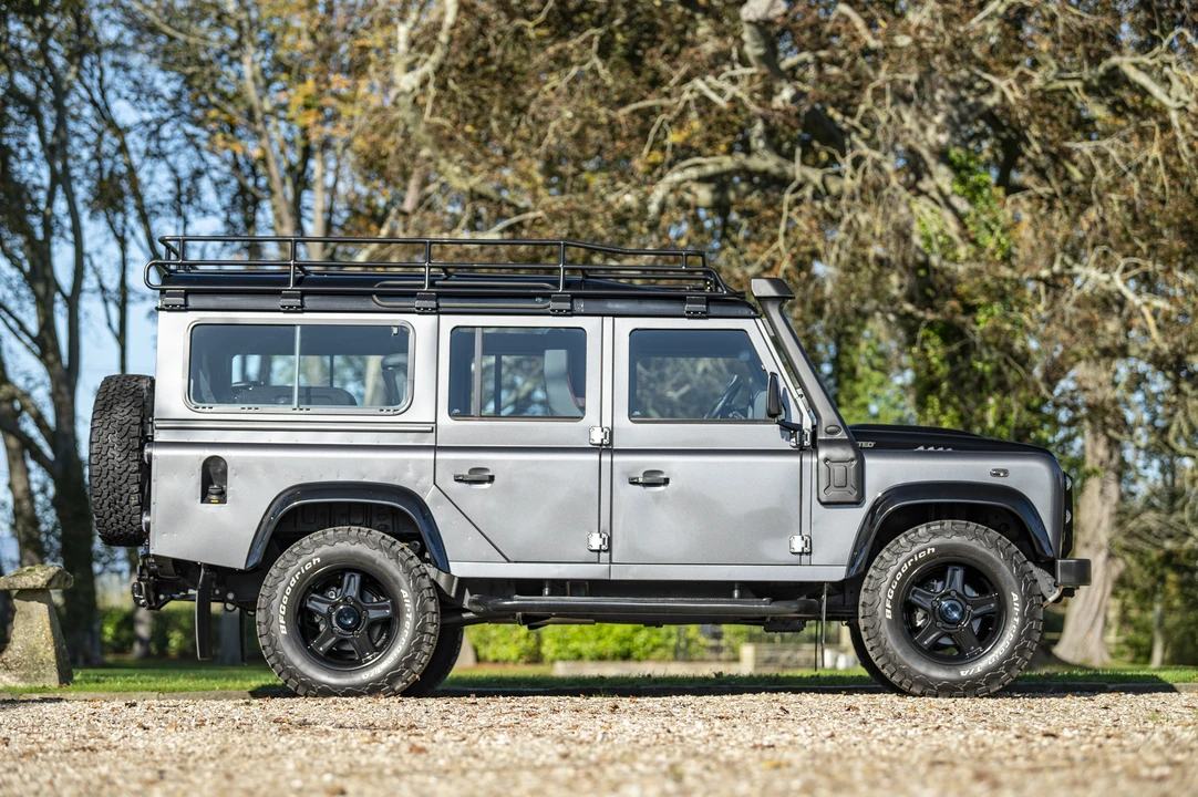 2016 Land Rover Defender 110 - Image 9 of 31