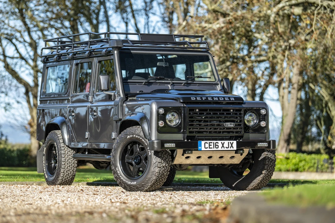 2016 Land Rover Defender 110 - Image 10 of 31