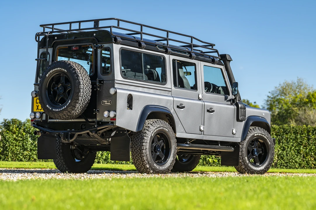 2016 Land Rover Defender 110 - Image 8 of 31