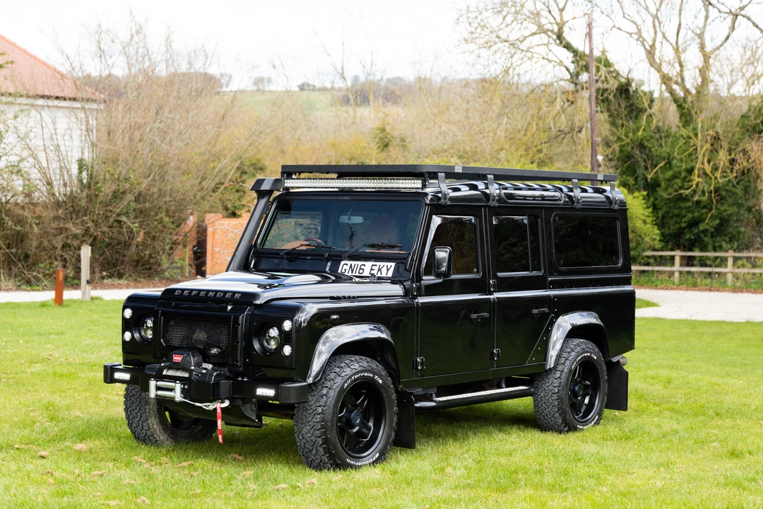 2016 Land Rover Defender 110 - Image 5 of 31