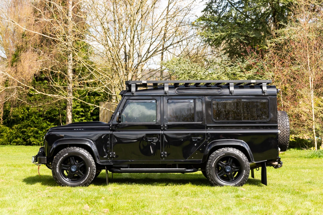 2016 Land Rover Defender 110 - Image 14 of 31